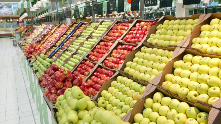 Leis que proíbem sacos de plástico para fruta e louça de plástico publicadas esta segunda-feira